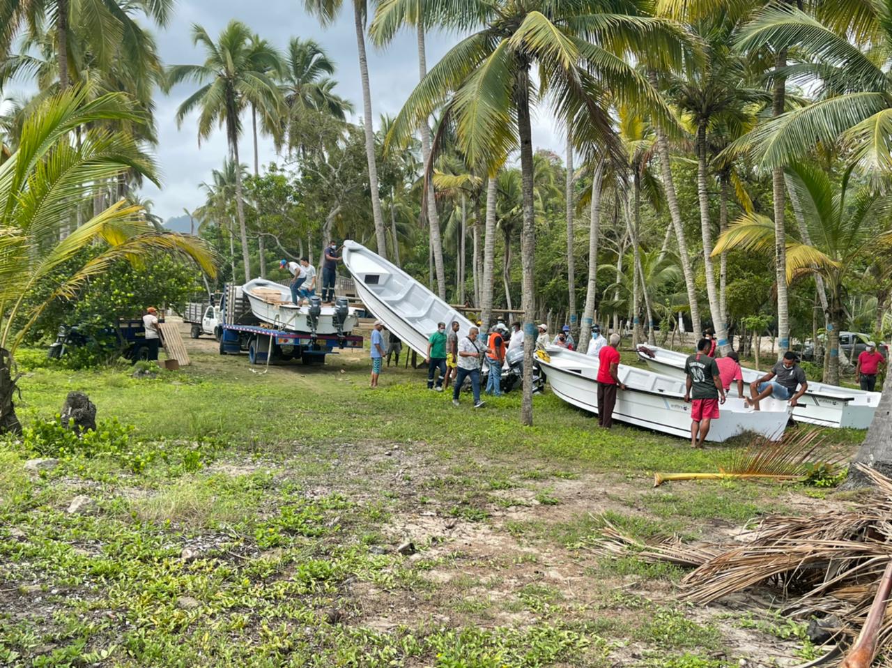 Agencia de Desarrollo Rural entregó 10 lanchas a comunidades pesqueras del Magdalena