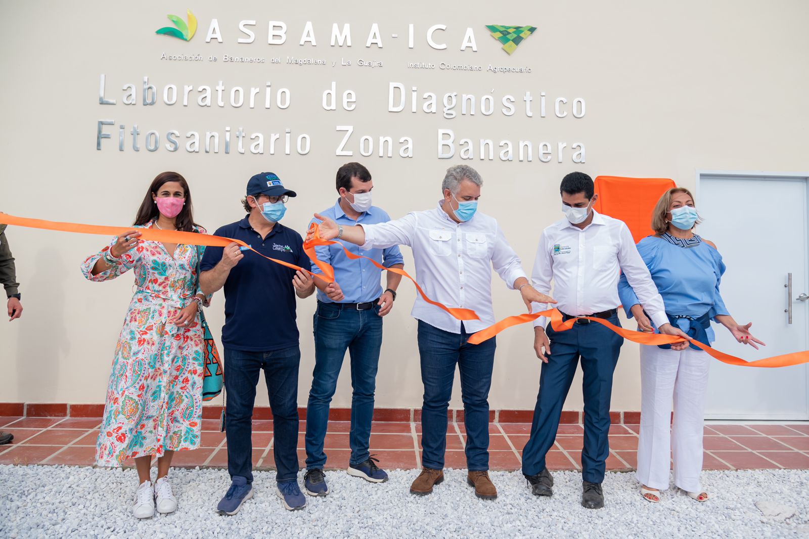 Duque entrega Laboratorio de Diagnóstico Fitosanitario y es testigo de acta  para 5 parques Sacúdete en el Magdalena | Edgar Salas