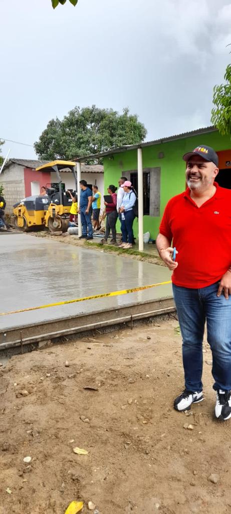 ‘Checho’ Serrano entra pisando fuerte al barrio Villa Esperanza