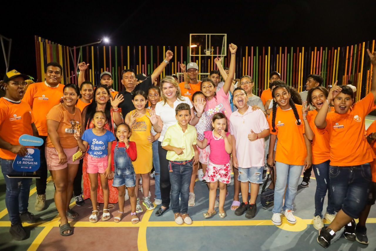 Alcaldesa Virna Johnson entrega parque en La Rosalía