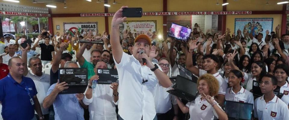 “Alcalde Checho Serrano tiene usted razón, que usen estos computadores para educarse”: Ministro TIC Mauricio Lizcano