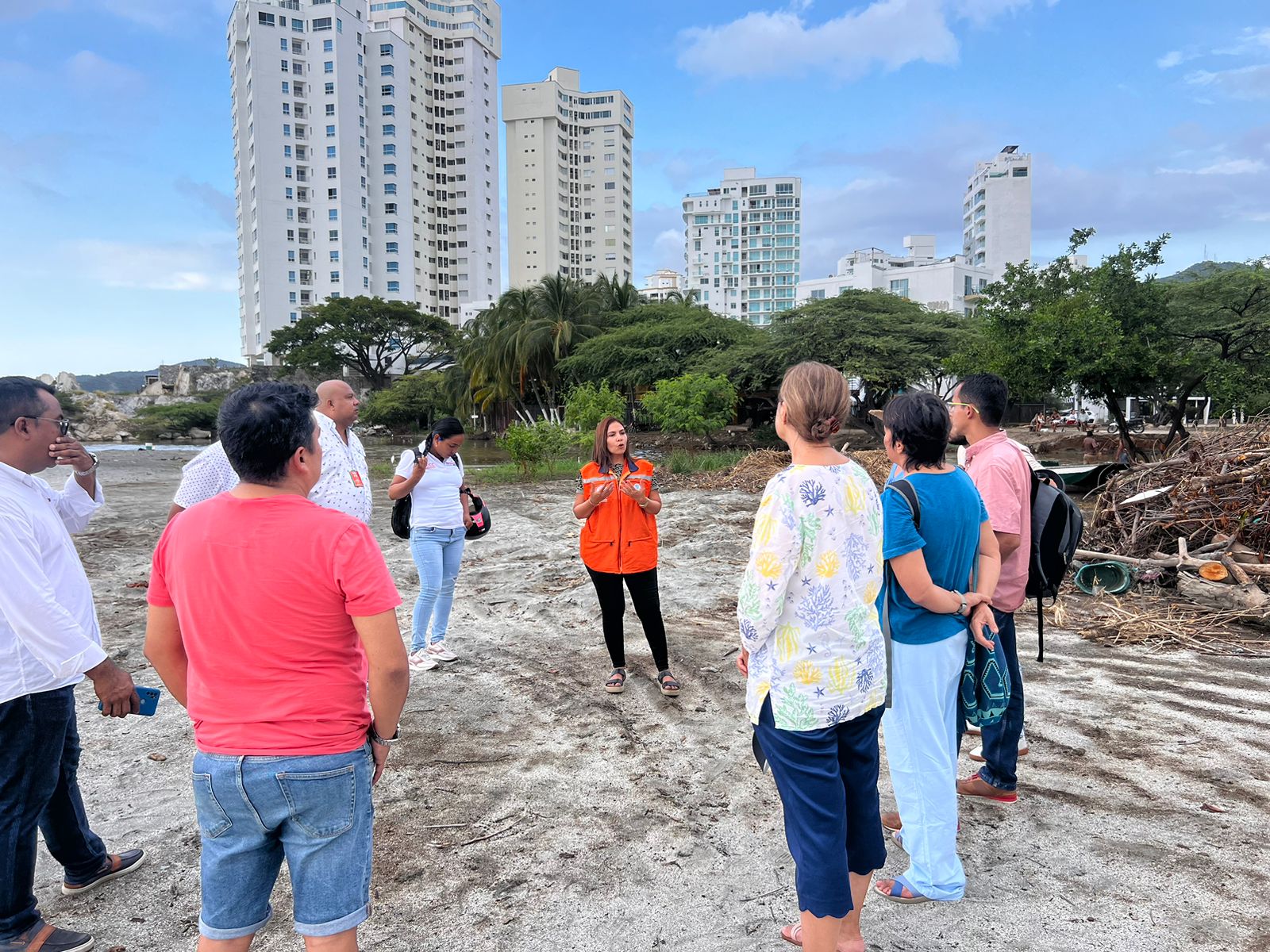 Alcaldía socializa el ‘Plan Guardianes del Río’ para la gente de Playa Salguero
