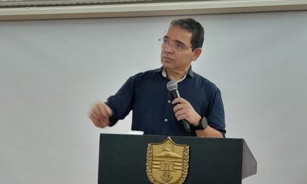 Gobernador Martínez pide a rectores construir juntos el gobierno de la educación